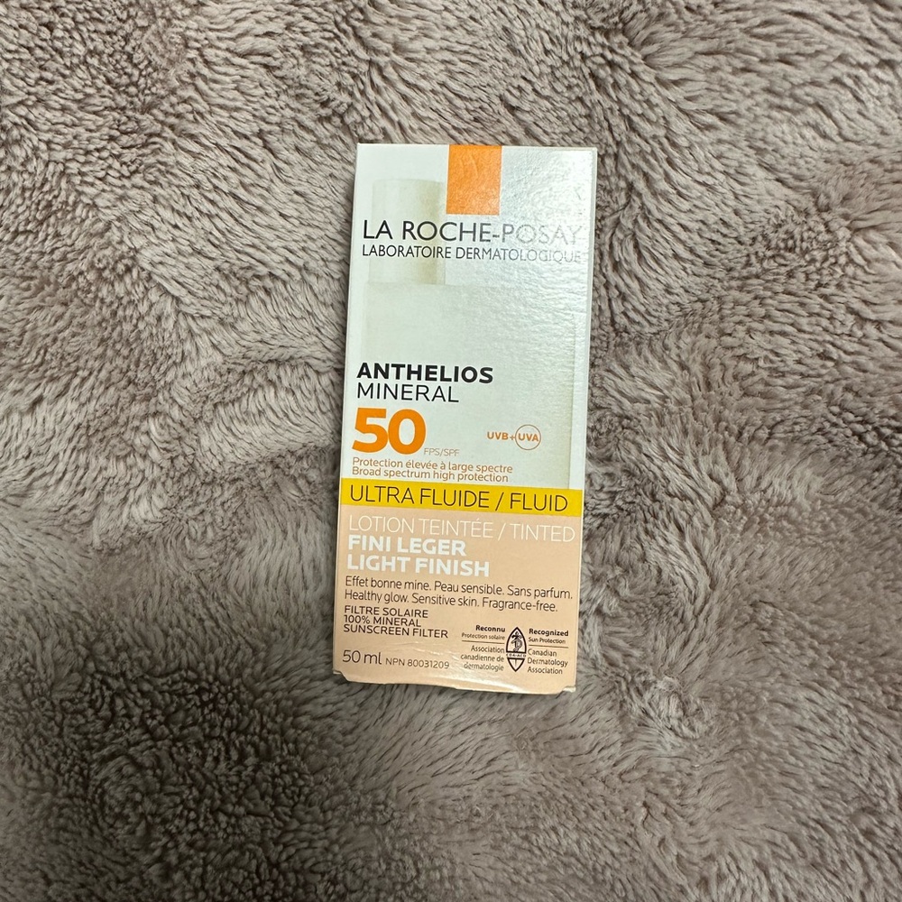 SALE!!! NWT Athelios Mineral Tinted Ultra-Fluid Face Sunscreen SPF50